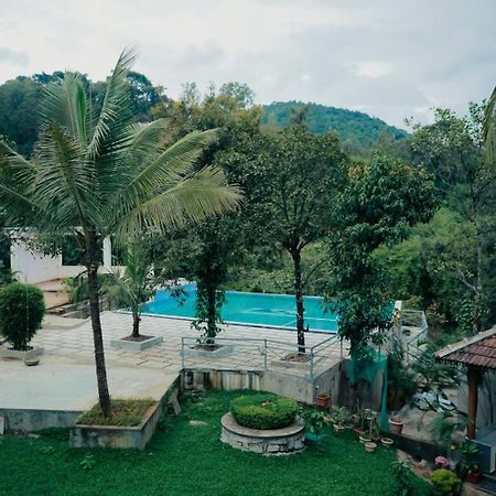 Hotel Coorggavadana Madikeri Exterior foto