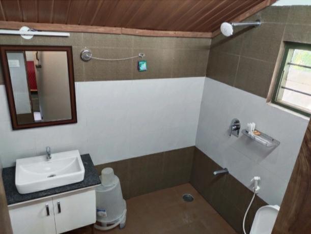 Hotel Coorggavadana Madikeri Exterior foto